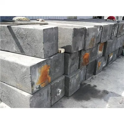 Quali sono le proprietà fisiche dei blocchi di grafite irregolari?